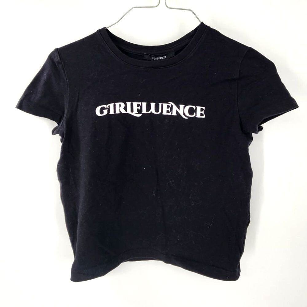 FOREVER 21 Girlfluence Black Cropped T-Shirt Size S
